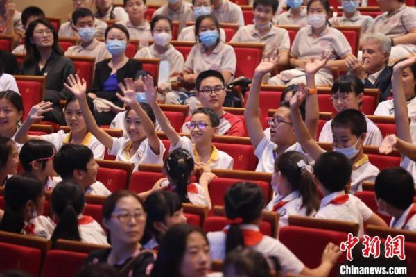 “中文+戏剧”，美国中学生在华打开“全新世界”
