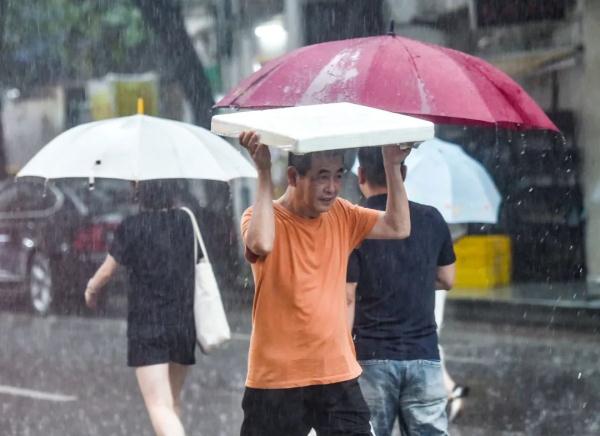 又有新台风将生成?台风天能拒绝上班吗?这条规定冲上热搜 又有新台风将生成?台风天能拒绝上班吗?这条规定冲上热搜