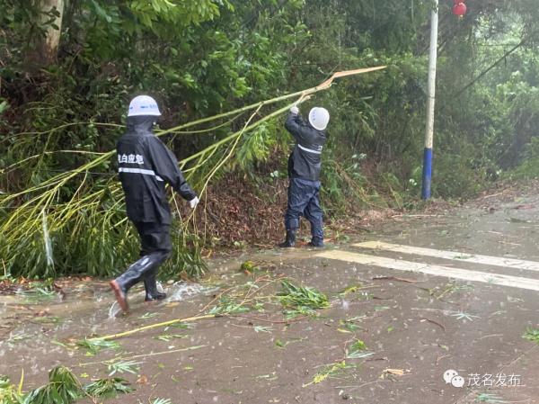 倾力守护！“泰利”来袭，他们不惧风雨逆风而行