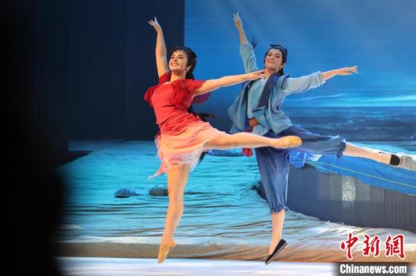 “中文+戏剧”，美国中学生在华打开“全新世界”