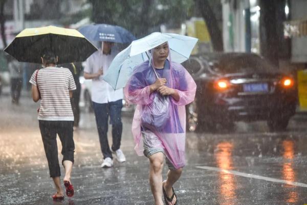 又有新台风将生成?台风天能拒绝上班吗?这条规定冲上热搜 又有新台风将生成?台风天能拒绝上班吗?这条规定冲上热搜