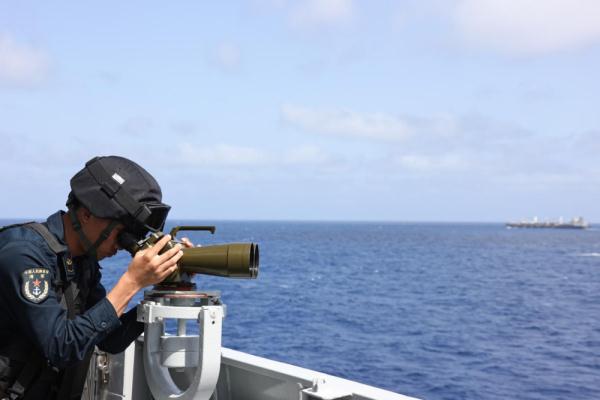 海军护航编队在亚丁湾开展实际使用武器训练 海军护航编队在亚丁湾开展实际使用武器训练