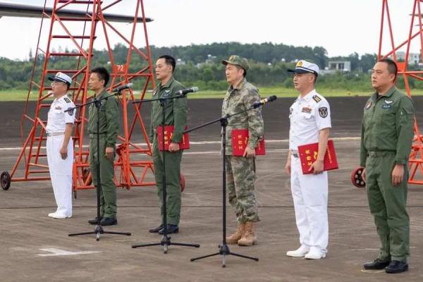 37年“老飞”光荣停飞，安全飞行10000余架次！