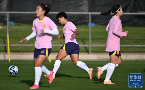 足球丨中国女足在球队大本营进行首次训练