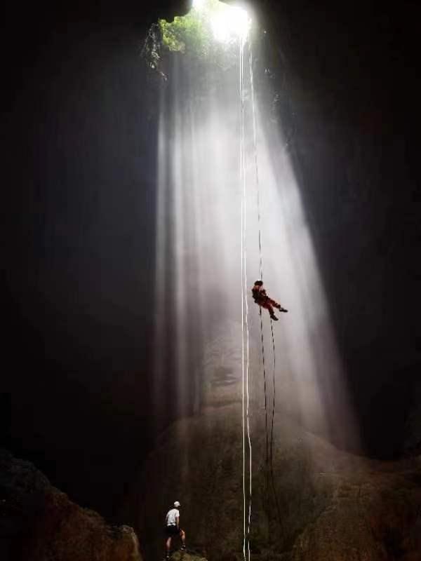 洞眼可望月洞内藏石像 北碚一溶洞堪比“盗墓笔记” 洞眼可望月洞内藏石像 北碚一溶洞堪比“盗墓笔记”