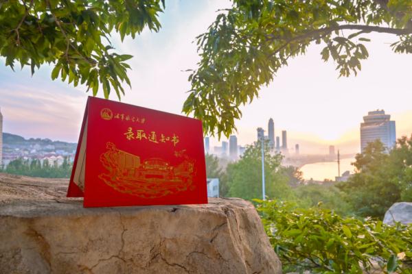 1.7万张军校录取通知书来了!有你的吗? 1.7万张军校录取通知书来了!有你的吗?