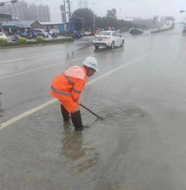 台风“泰利”一路向西已抵达防城港!各地最新救援现场 台风“泰利”一路向西已抵达防城港!各地最新救援现场
