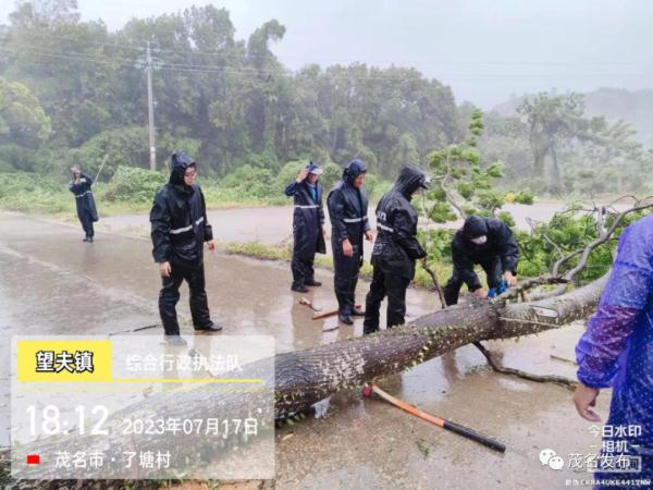 倾力守护！“泰利”来袭，他们不惧风雨逆风而行