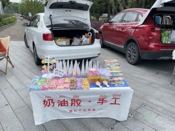 “富翁”还是“负翁”？有人在上海摆摊月入3万，有人3周倒贴1000元