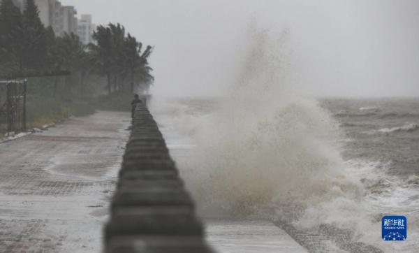 台风“泰利”给海南带来强风雨 台风“泰利”给海南带来强风雨