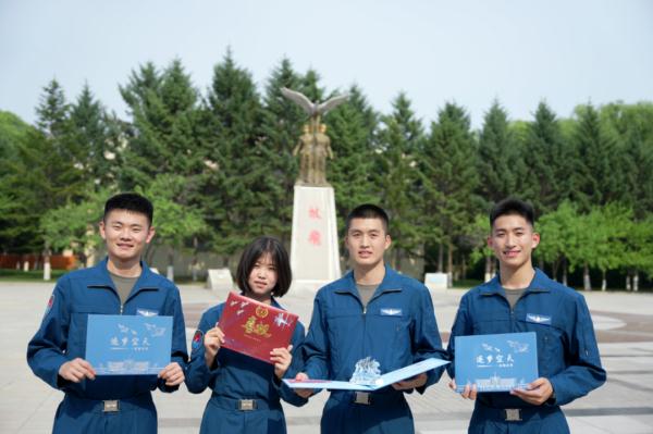 1.7万张军校录取通知书来了!有你的吗? 1.7万张军校录取通知书来了!有你的吗?