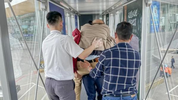 A67773航班紧急备降昆明长水机场，因机上旅客突发疾病