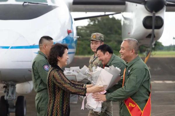 37年“老飞”光荣停飞，安全飞行10000余架次！