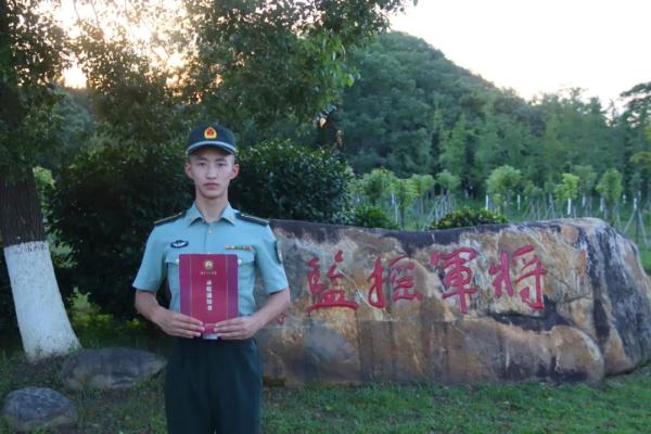 1.7万张军校录取通知书来了!有你的吗? 1.7万张军校录取通知书来了!有你的吗?