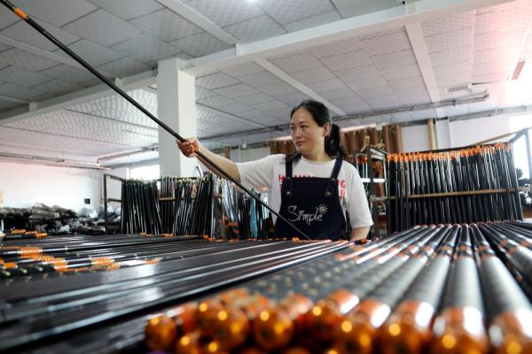 河北肃宁:小鱼竿促当地经济大发展 河北肃宁:小鱼竿促当地经济大发展