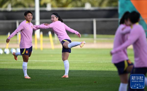 足球丨中国女足在球队大本营进行首次训练
