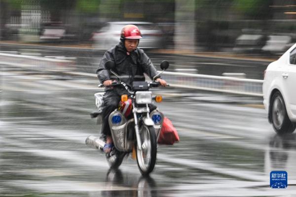 台风“泰利”给海南带来强风雨 台风“泰利”给海南带来强风雨