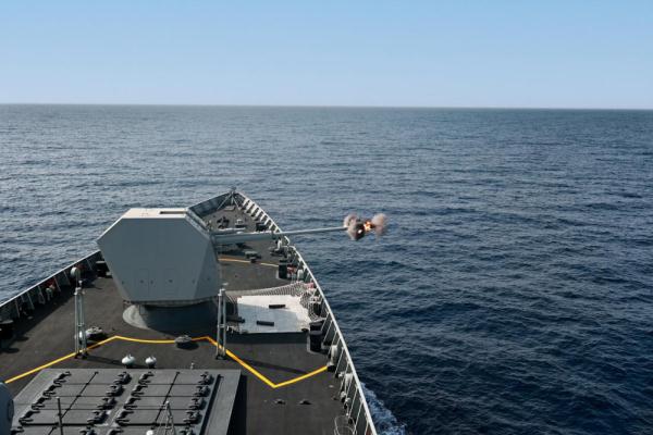 海军护航编队在亚丁湾开展实际使用武器训练 海军护航编队在亚丁湾开展实际使用武器训练