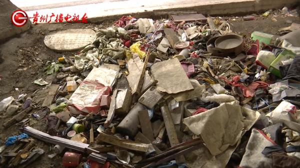 贵阳一隧道沦为“垃圾场”？市民慌了：消防通道全被堵死