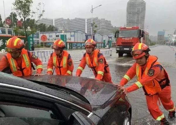 台风“泰利”一路向西已抵达防城港!各地最新救援现场 台风“泰利”一路向西已抵达防城港!各地最新救援现场