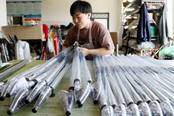 河北肃宁:小鱼竿促当地经济大发展 河北肃宁:小鱼竿促当地经济大发展