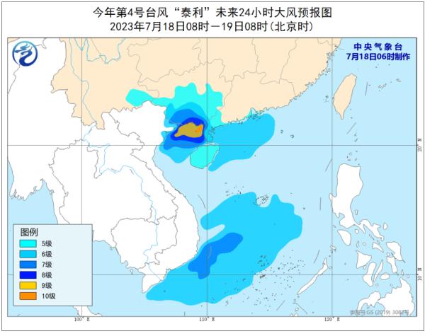 热搜第一！台风二次登陆，记者风中像纸片