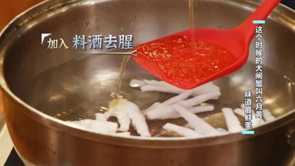 这个时候的大闸蟹叫六月黄，味道最鲜美！