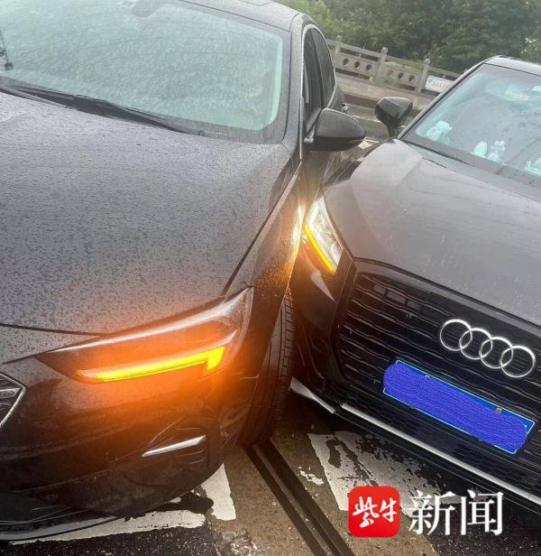 为抢在最后1秒左拐,小轿车路口压黄线强行超车酿事故 为抢在最后1秒左拐,小轿车路口压黄线强行超车酿事故