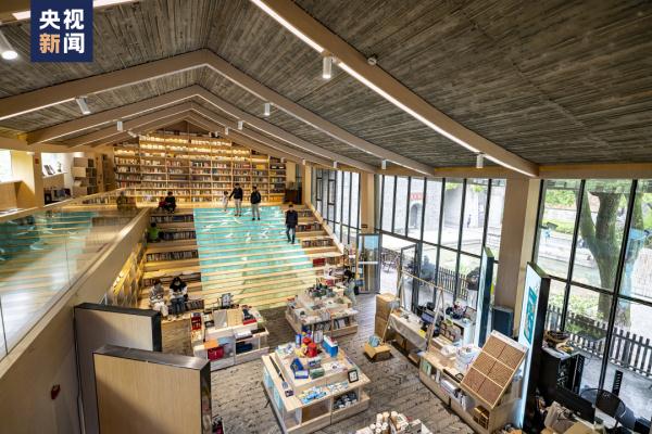 收 藏 ！暑 期 书 店 打 卡 计 划