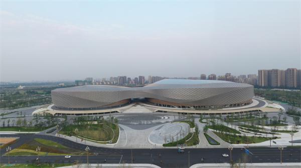 大运酷炫风！打卡极速“冰蓝转换”的凤凰山体育公园