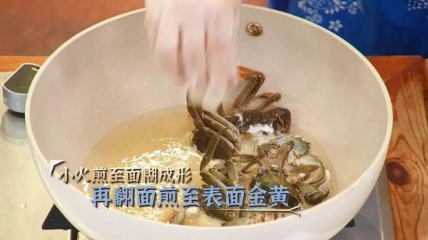 这个时候的大闸蟹叫六月黄，味道最鲜美！
