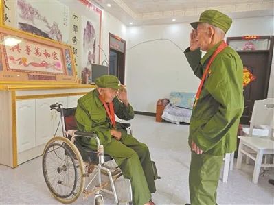 敬礼!为了盛世的重逢 敬礼!为了盛世的重逢