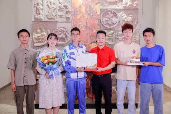 这封录取通知书里，为何有云南的一块“砖”