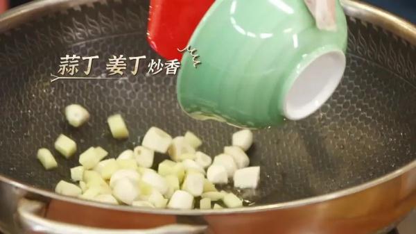 这个时候的大闸蟹叫六月黄，味道最鲜美！