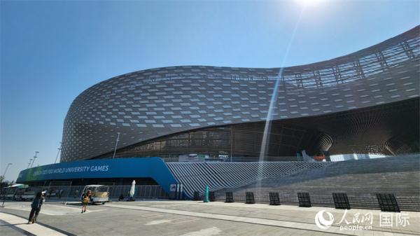 大运酷炫风！打卡极速“冰蓝转换”的凤凰山体育公园