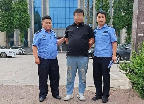 “警察蜀黍，我们男友好像是同一人！”