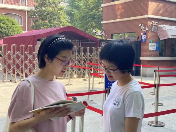 上海中学“姐妹花”双双被上海交大录取,网友:双胞胎学习果然更有优势! 上海中学“姐妹花”双双被上海交大录取,网友:双胞胎学习果然更有优势!