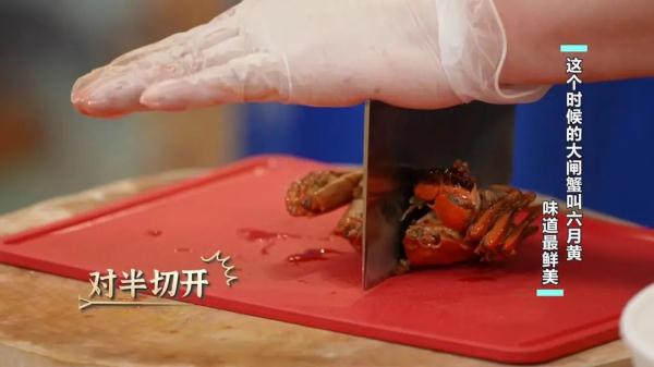 这个时候的大闸蟹叫六月黄，味道最鲜美！