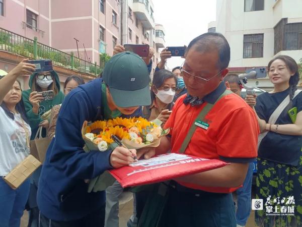 刚刚，昆明首封高考录取通知书送达！她，考上……