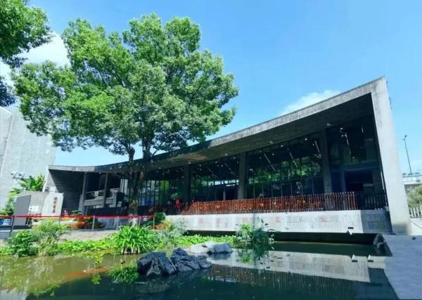 收 藏 ！暑 期 书 店 打 卡 计 划