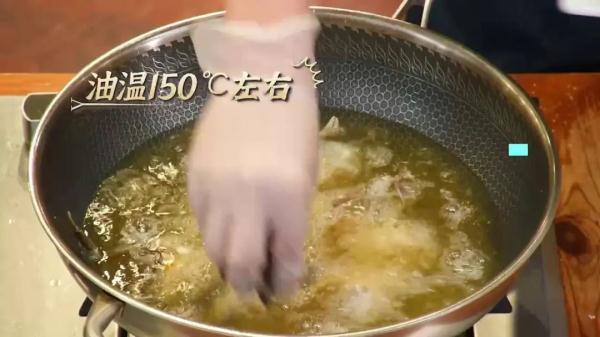 这个时候的大闸蟹叫六月黄，味道最鲜美！
