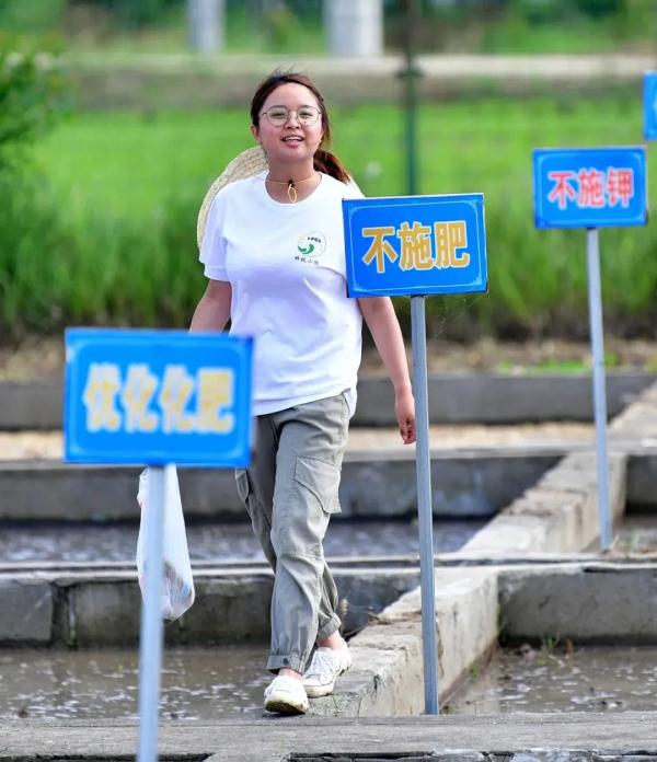 “你博士毕业于哪里?”“张池村!” “你博士毕业于哪里?”“张池村!”