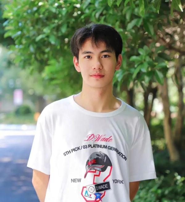 出发！浙江这些学生坐运-20去报到，网友：这排面简直了