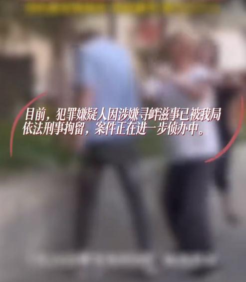 乘客脚踢殴打出租车司机，质疑其绕路！公安：已刑拘