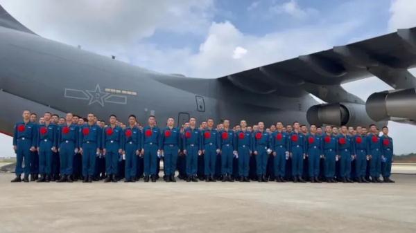 坐着运-20去上学！网友：这排面