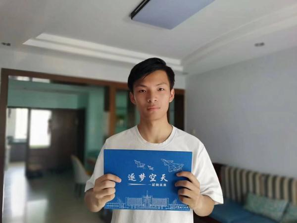 出发！浙江这些学生坐运-20去报到，网友：这排面简直了