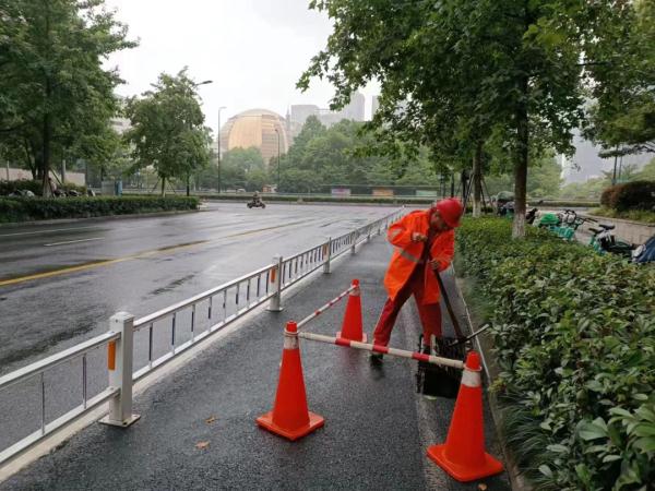 杭州再发暴雨预警！短时雨量大，下班快回家