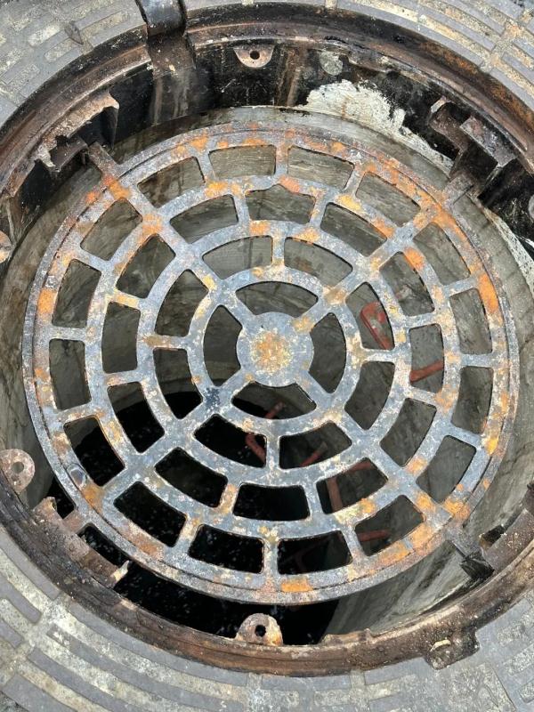 接娃路上下井救2人,自己却没上来!现场还原 接娃路上下井救2人,自己却没上来!现场还原