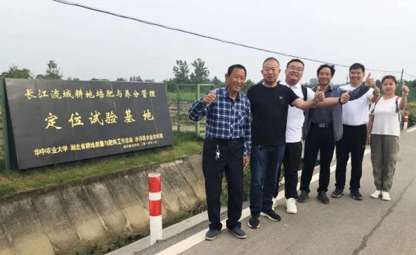 “你博士毕业于哪里?”“张池村!” “你博士毕业于哪里?”“张池村!”