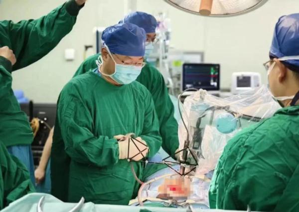 北医三院完成首例脊柱椎板机器人自主识切手术